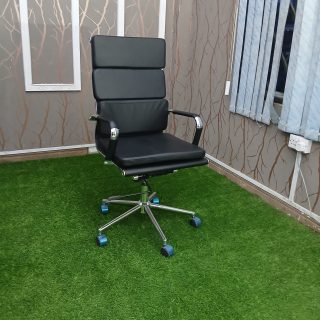 Executive office leather chair with ergonomic support Luxury leather office seat for managers and executives Comfortable swivel executive leather chair for workspaces Premium leather office chair for corporate offices and boardrooms