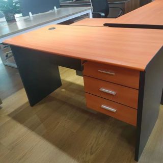 1.4m customized office desk in Kenya modern 1400mm office workstation Nairobi custom executive desk with drawers Nairobi compact office desk 1.4 meters customized office desk price in Kenya