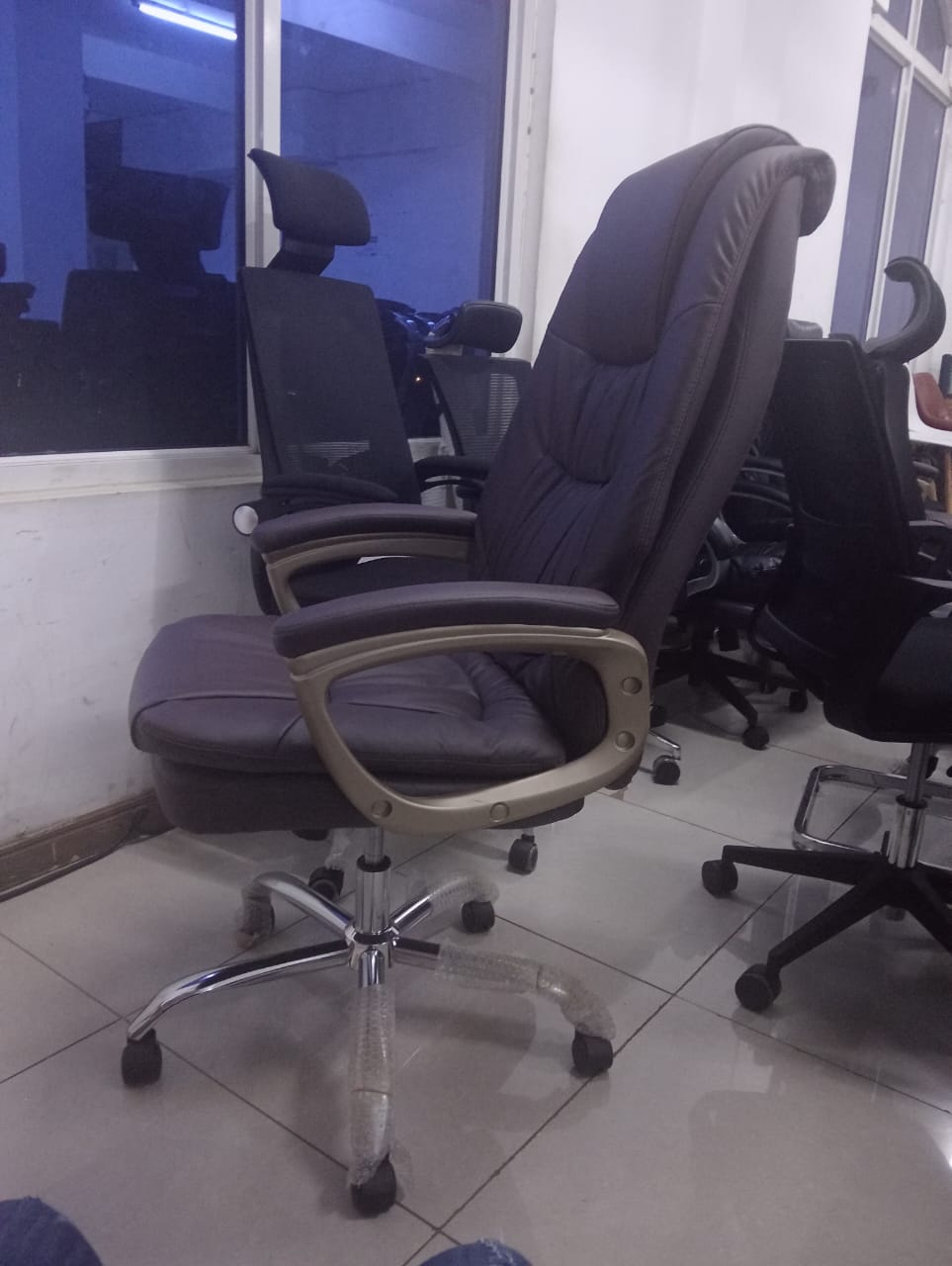 1-way office workstatiion, secretarial office seat, catalina office seeat, 5-seater waiting sofa, 1.4m receptioon office desk, 2-door filing cabinet