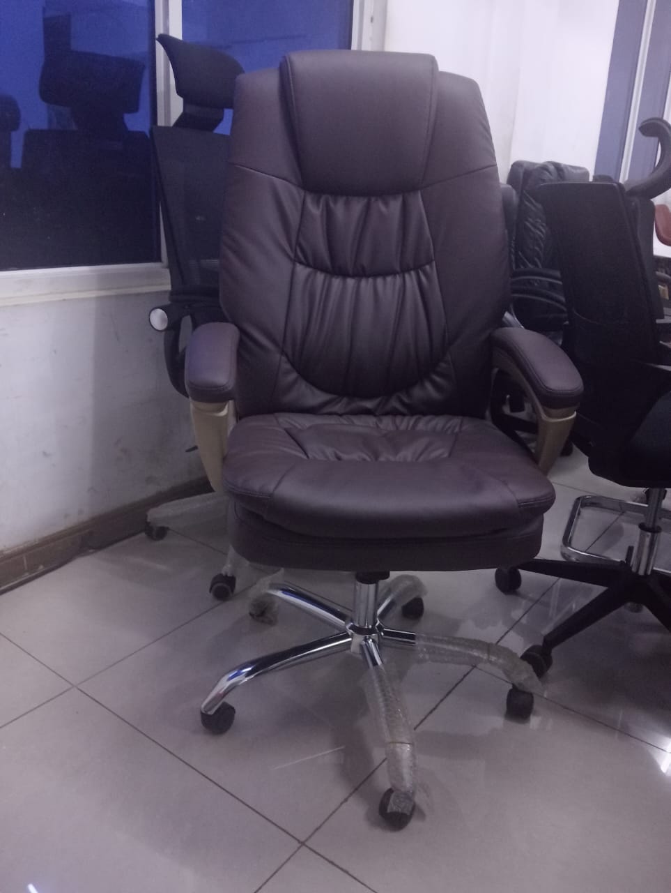 1-way office workstatiion, secretarial office seat, catalina office seeat, 5-seater waiting sofa, 1.4m receptioon office desk, 2-door filing cabinet