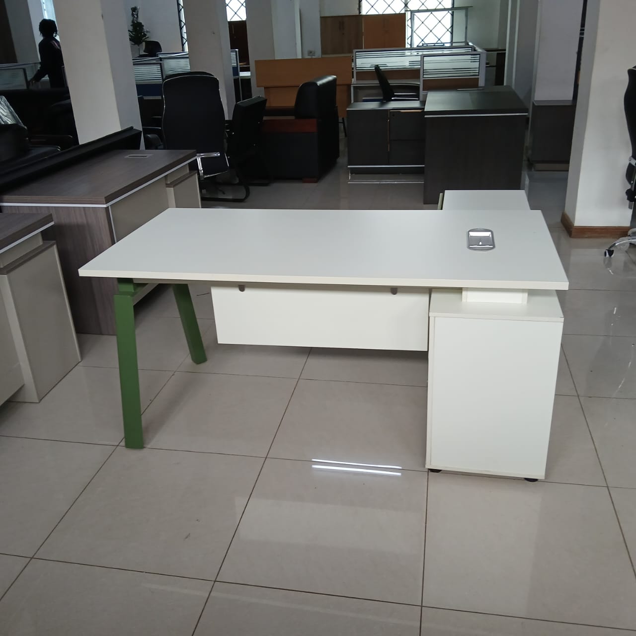 Spacious and Modern Desk for Professional Workspaces in Nairobi, Kenya