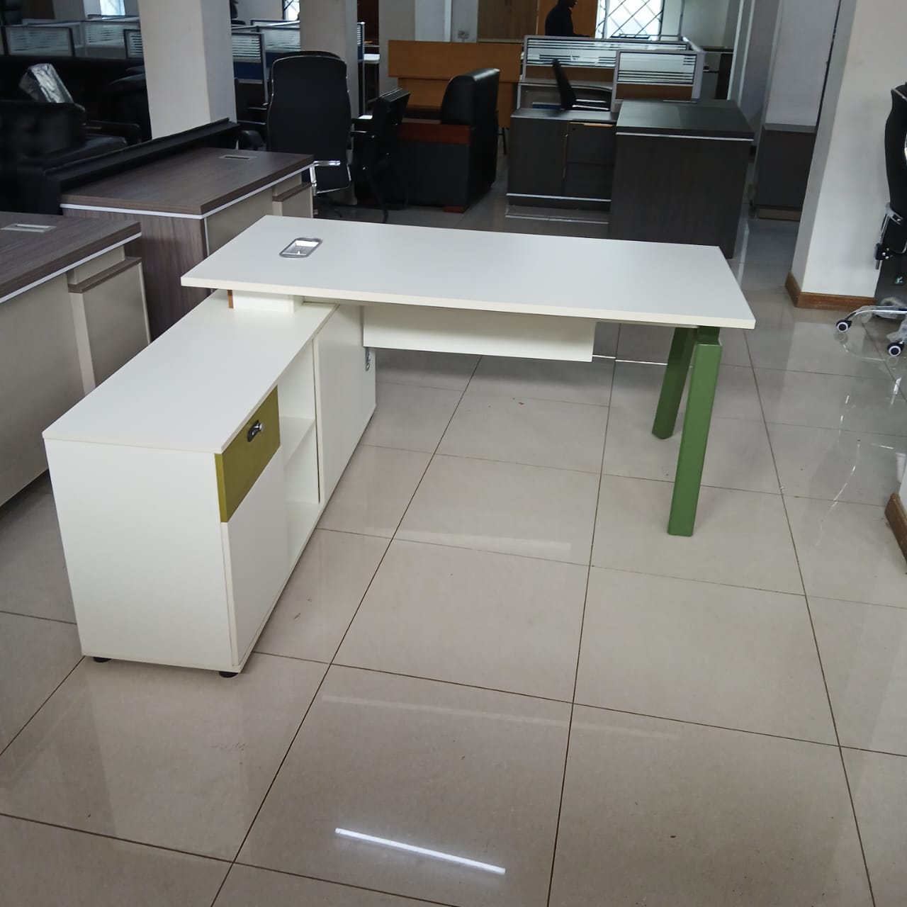 Spacious and Modern Desk for Professional Workspaces in Nairobi, Kenya