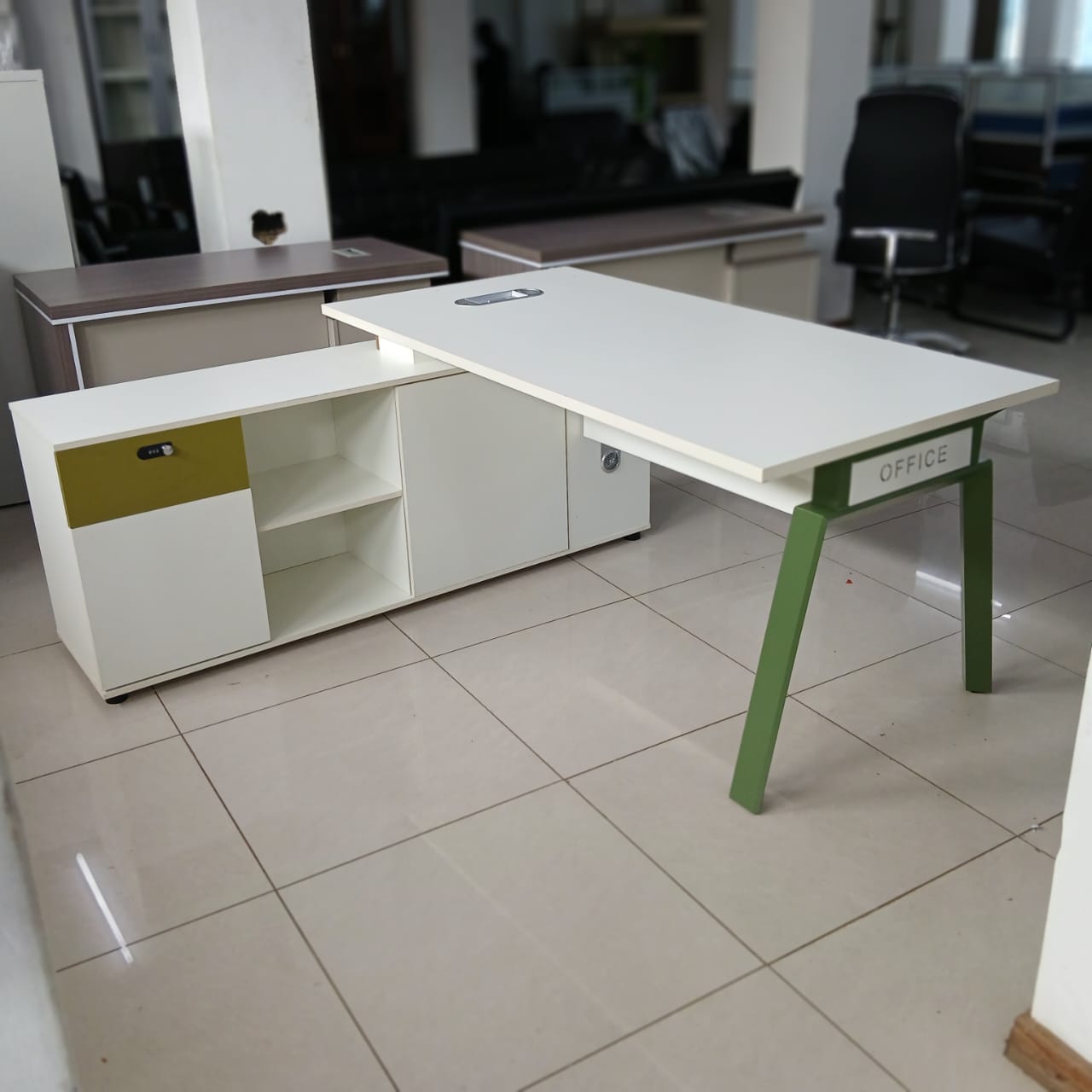 Spacious and Modern Desk for Professional Workspaces in Nairobi, Kenya